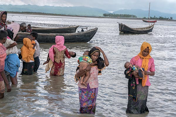 Rohingya families fleeing