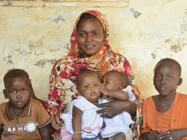 Gesma with her children