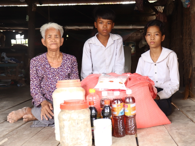 Chat Run receives help to provide for her grandchildren after flooding disaster